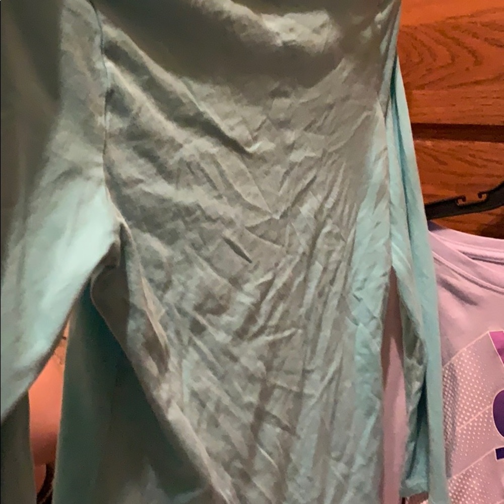 2 shirts - Picture 7 of 8